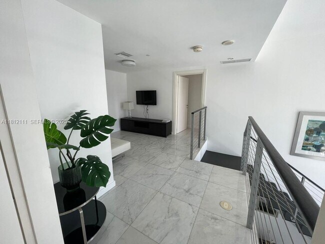 Building Photo - 200 Biscayne Boulevard Way