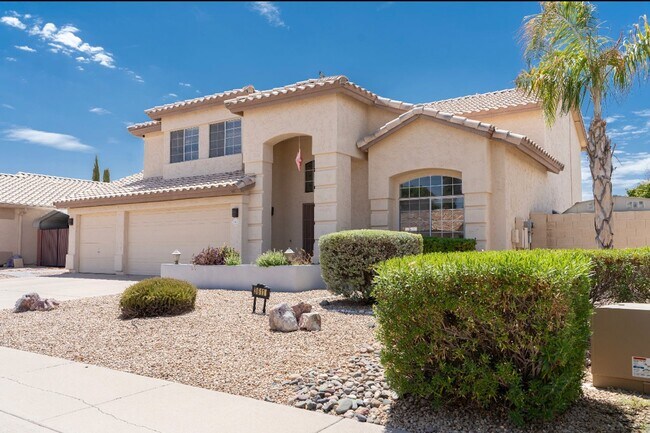 Building Photo - Stunning 4 Bedroom/2.5 Bath Home In Phoeni...