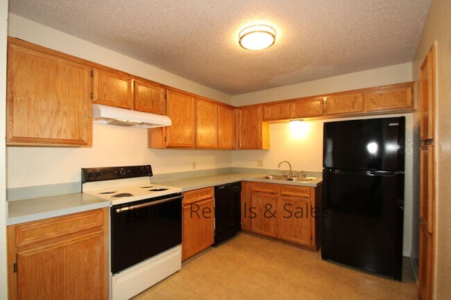 Building Photo - Move South!