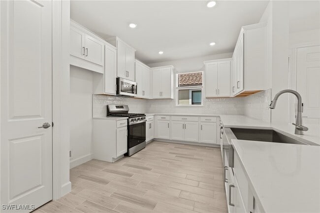 Building Photo - 15517 Vittorio St
