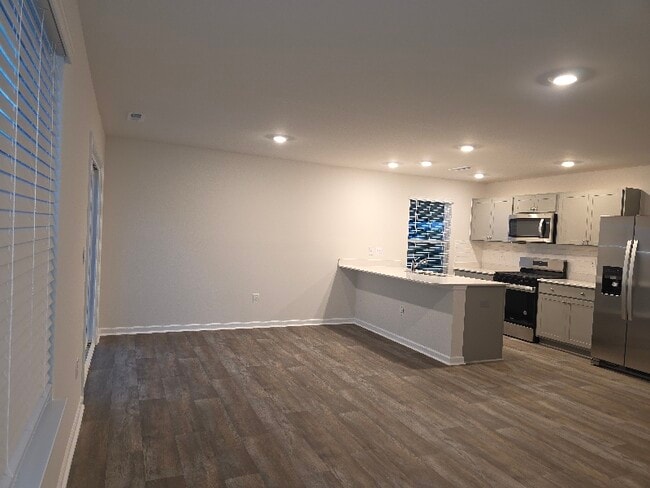 Building Photo - 408 Honeycutt Oaks Dr