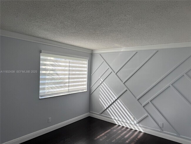 Building Photo - 185 Lakeview Dr