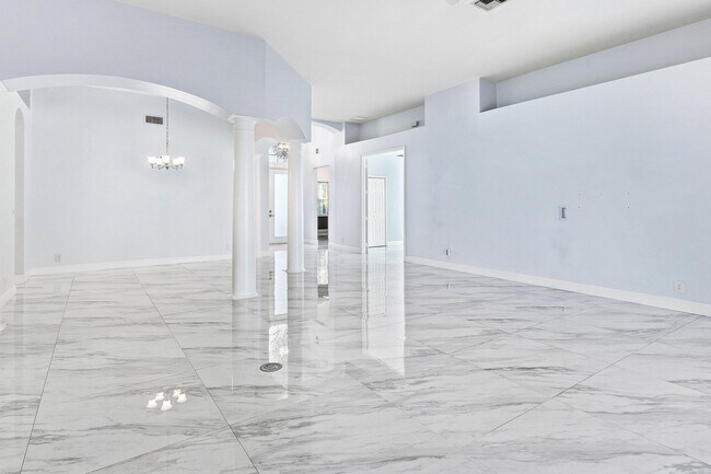 Building Photo - 12403 Cascades Pointe Dr