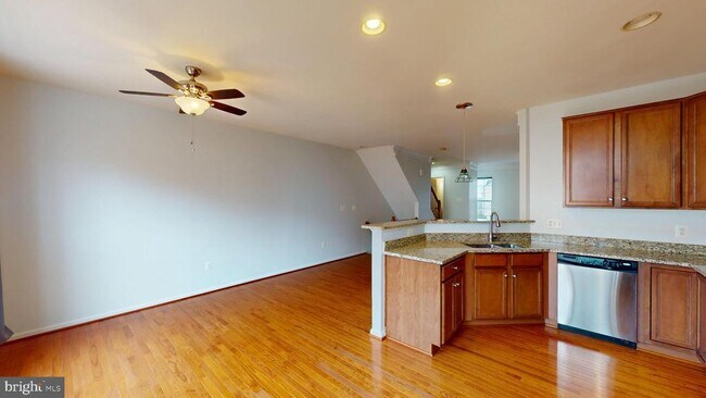 Building Photo - 502 Legrace Terrace NE