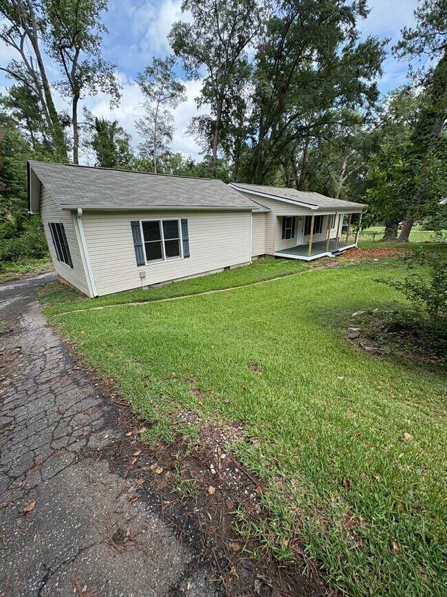 Building Photo - Lovely 3 Bedroom 2 Bath Home in Spartanburg