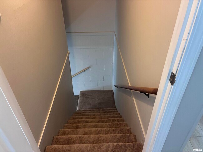 Building Photo - 30 Sundowner Ln