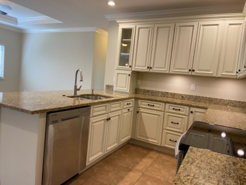 Building Photo - 4412 Vanda Dr