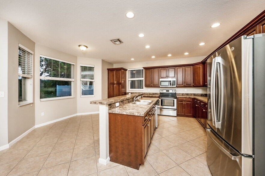 Building Photo - 1603 Briar Oak Dr