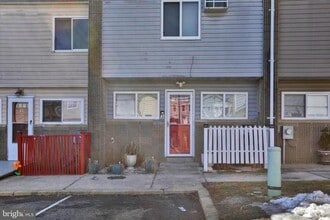 Building Photo - 63 Town Pines Ct