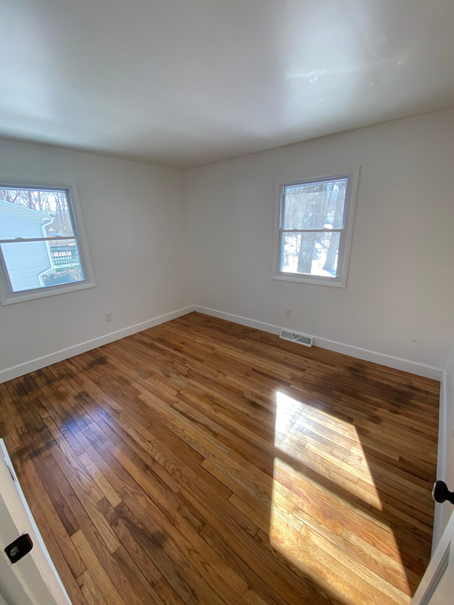 Building Photo - 85 Trottingham Ct