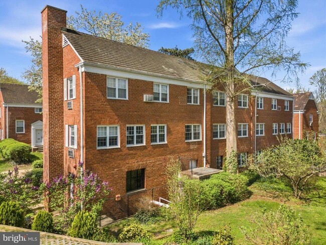 Building Photo - 1615 Mt Eagle Pl