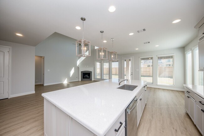Building Photo - 29819 Breezy Pnes Lp
