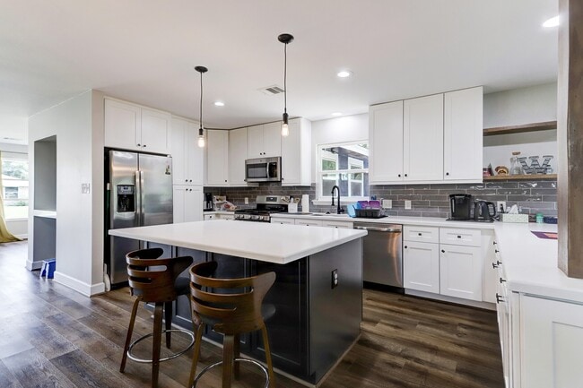 Building Photo - 5146 Stuyvesant Ln