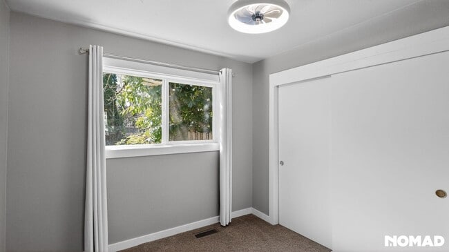 Building Photo - 1065 22nd St NE