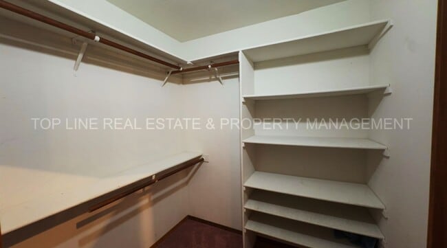 Building Photo - Beautiful Country Custom Home For Rent in Corcoran!