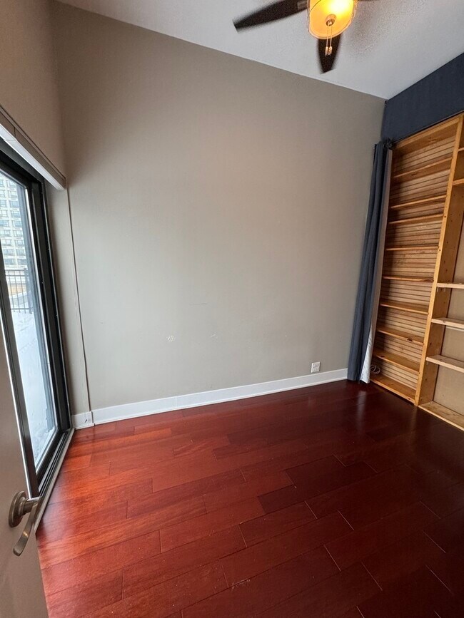 Building Photo - 5048 N Marine Dr