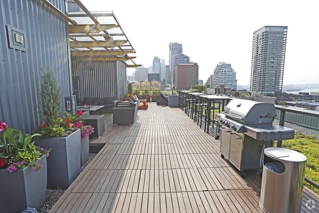 Building Photo - 206 Bell