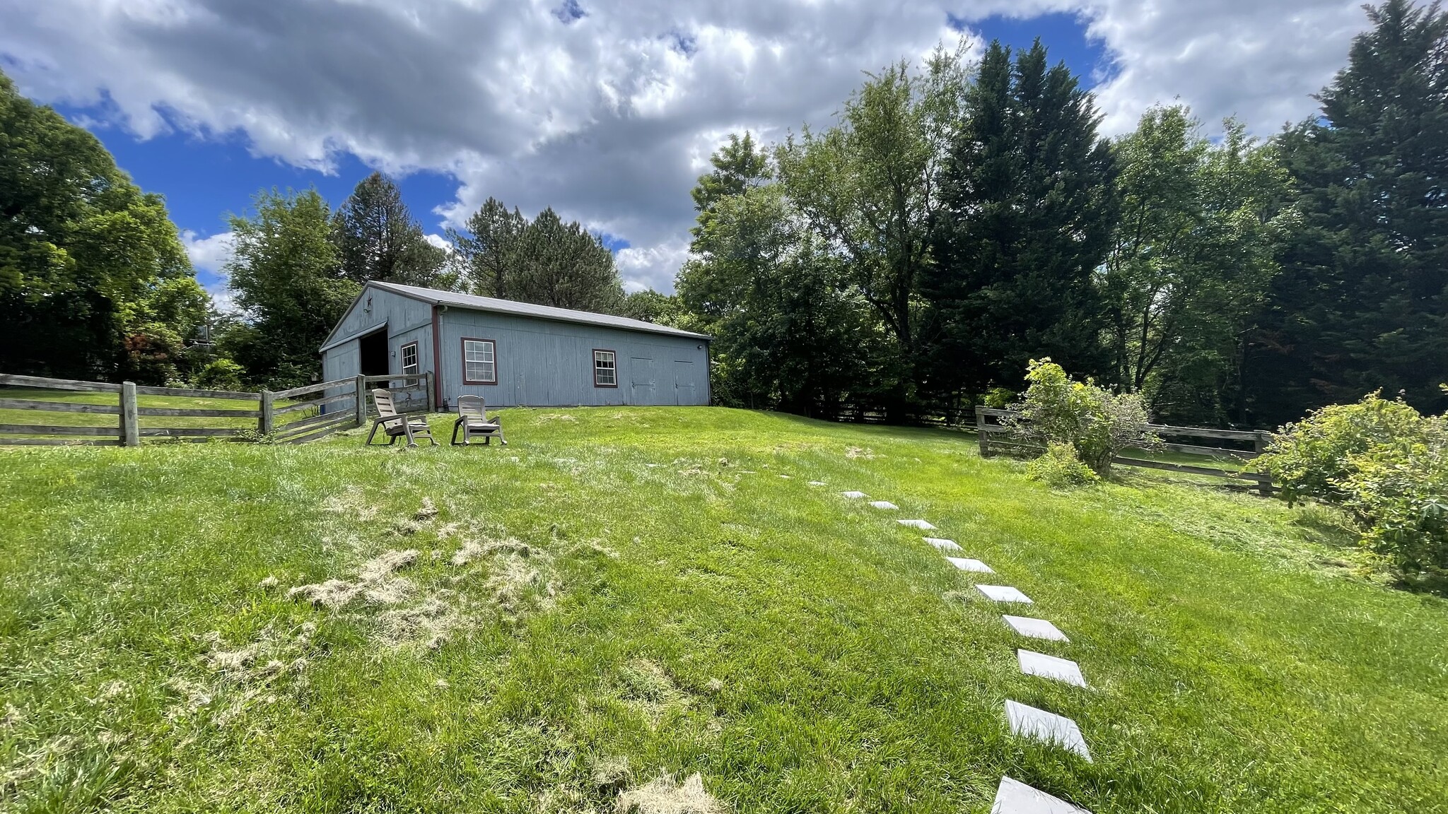 Walkway to Private Entrance - 2806 Park Mills Rd