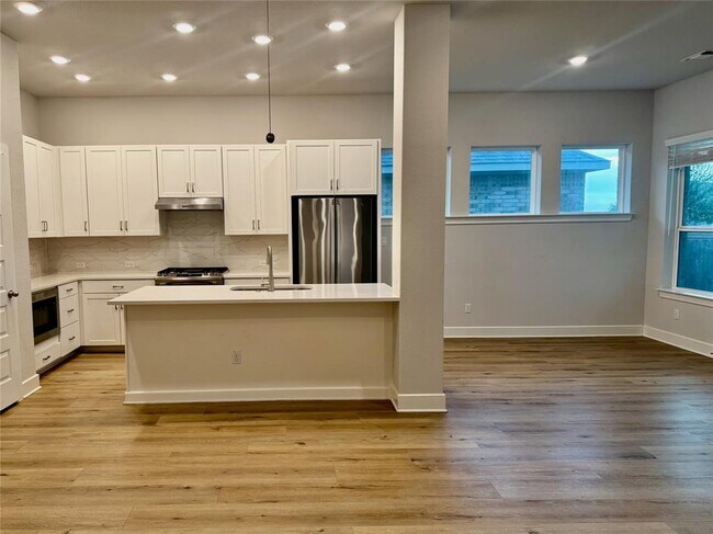 Building Photo - 509 Three Feathers Ct