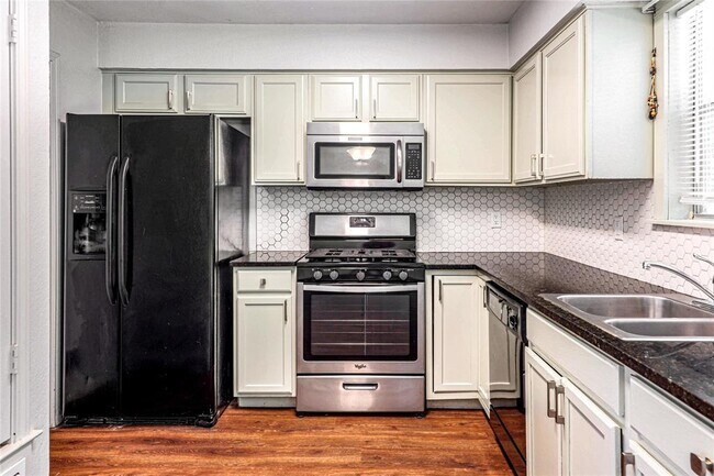 Building Photo - 16213 Malden Dr
