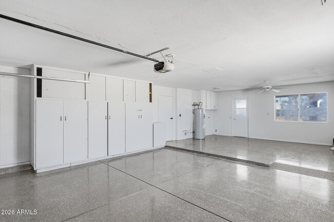 Building Photo - 16817 N Meadow Park Dr