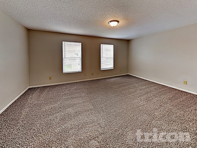 Building Photo - 2875 Ludwig Dr