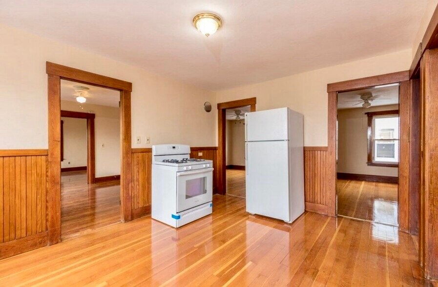Building Photo - 55 Nichols St