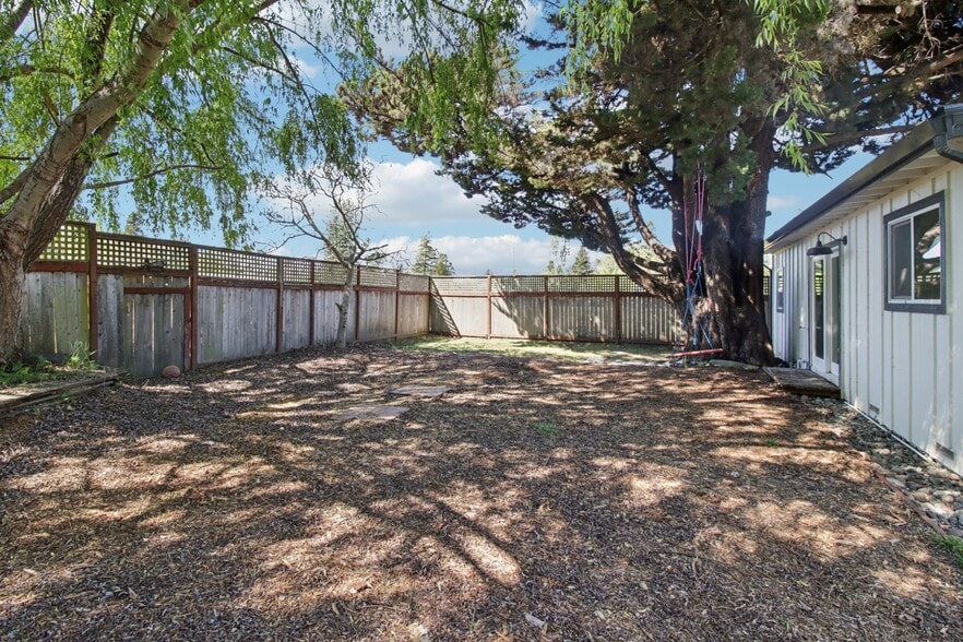 Building Photo - 30 Bloomfield Rd