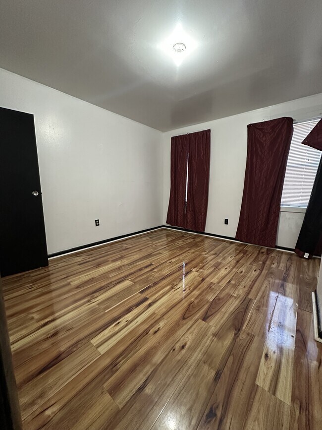 Building Photo - 2534 N Water St