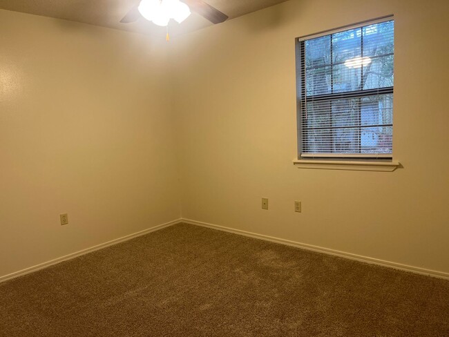 Building Photo - 311 N Joplin, Apt 1-7