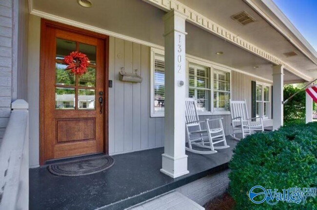 Building Photo - 1302 Cleermont Dr SE