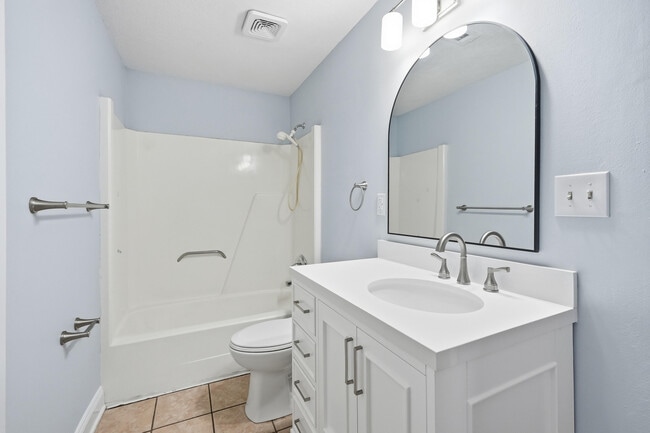 Building Photo - 120 Dyer St