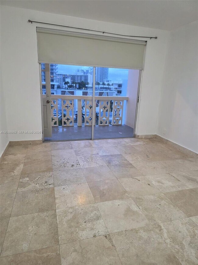 Building Photo - 1817 S Ocean Dr