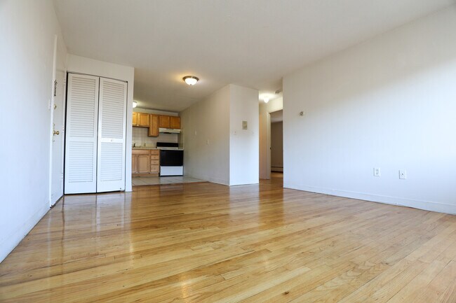 Building Photo - 239 Kelton St