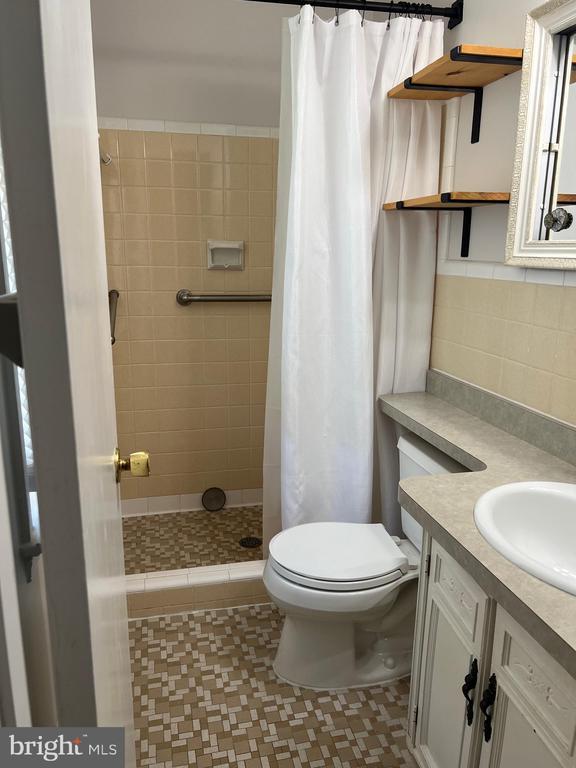 Building Photo - 8711 Braeburn Dr