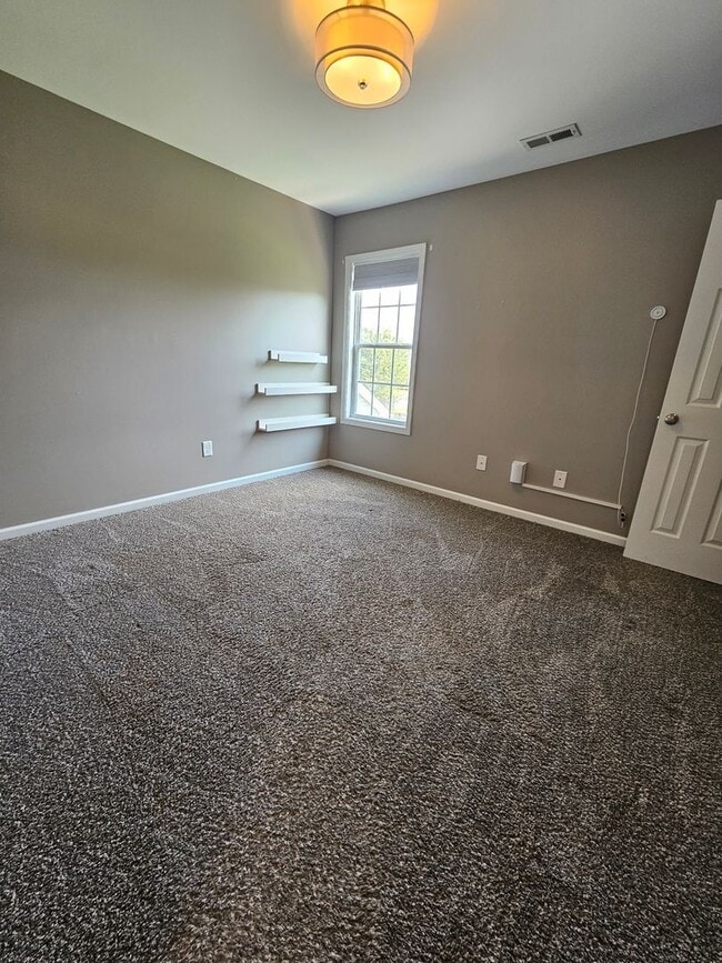 Building Photo - Updated 4Bed, 2.5 Bath in Jacksonville!