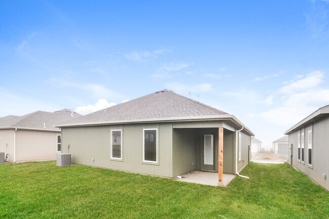 Building Photo - Beautiful, bright and brand new!!! 3 Bed / 2 Bath in Spring Hill, KS - FEB MOVE-IN SPECIAL