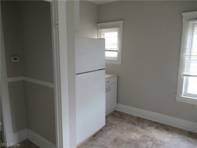 Building Photo - 2080 Halstead Ave