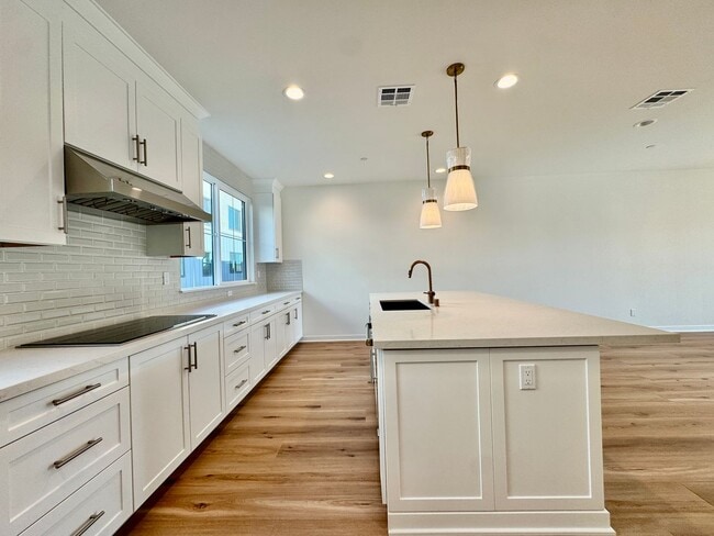 Building Photo - BRAND NEW 4 BED, 3.5 BATHS, 2070 SQ FT TOWNHOME BY KH HOMES