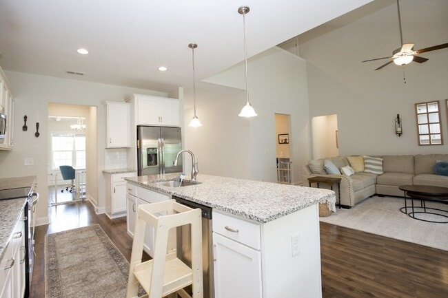 Building Photo - Gorgeous 4 bedroom home in Vass