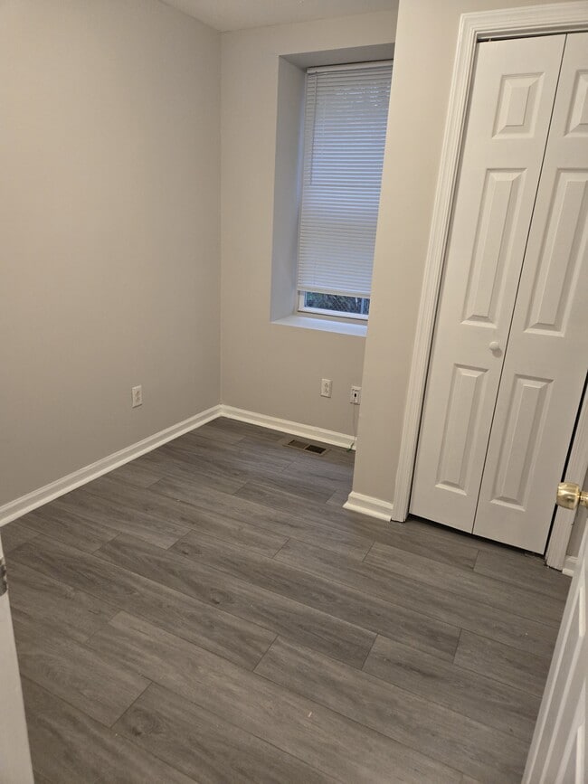 Building Photo - 1018 S 52nd St