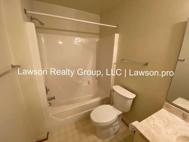 Building Photo - Spacious Hollins Four Bedroom w/ Finished Basement