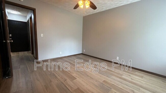 Building Photo - 6235 Holdrege-D5