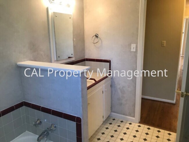 Building Photo - South Salinas 3 Bedroom, 2 Bath Home
