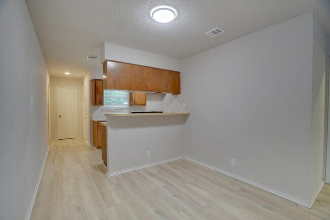 Building Photo - 1206 Westcott Dr