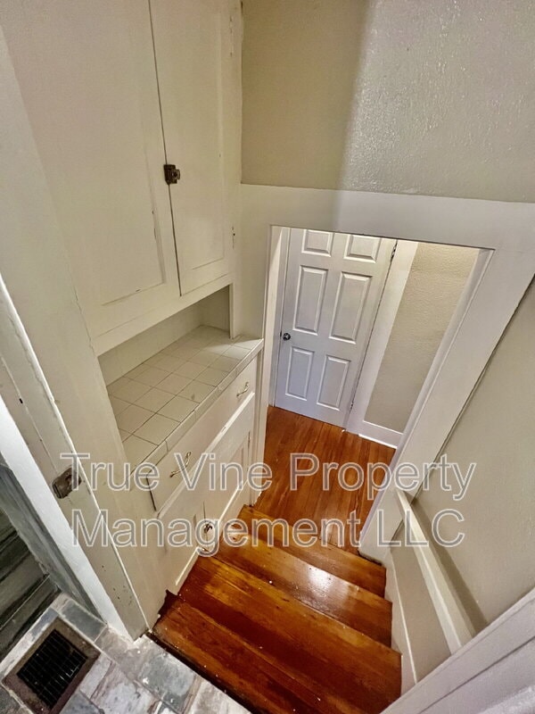 Building Photo - 253 Post Ave