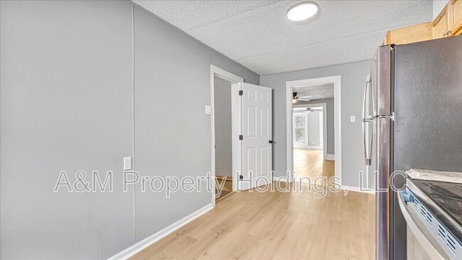 Building Photo - 841 Jackson St