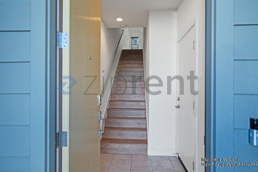 Building Photo - 985 24th St