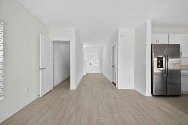 Building Photo - Brand New 6-Bed Available Now!