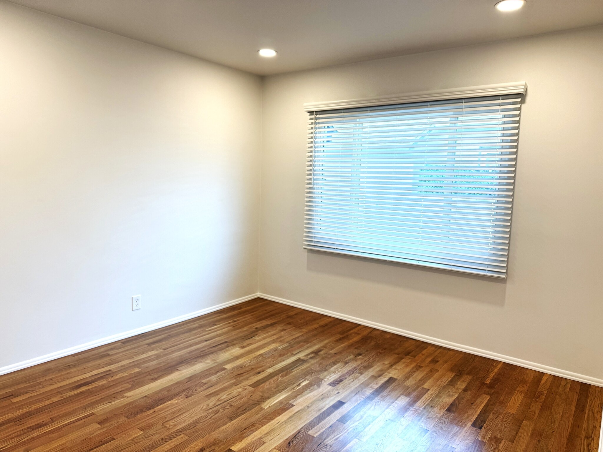 Building Photo - 3650 Hackett Ave